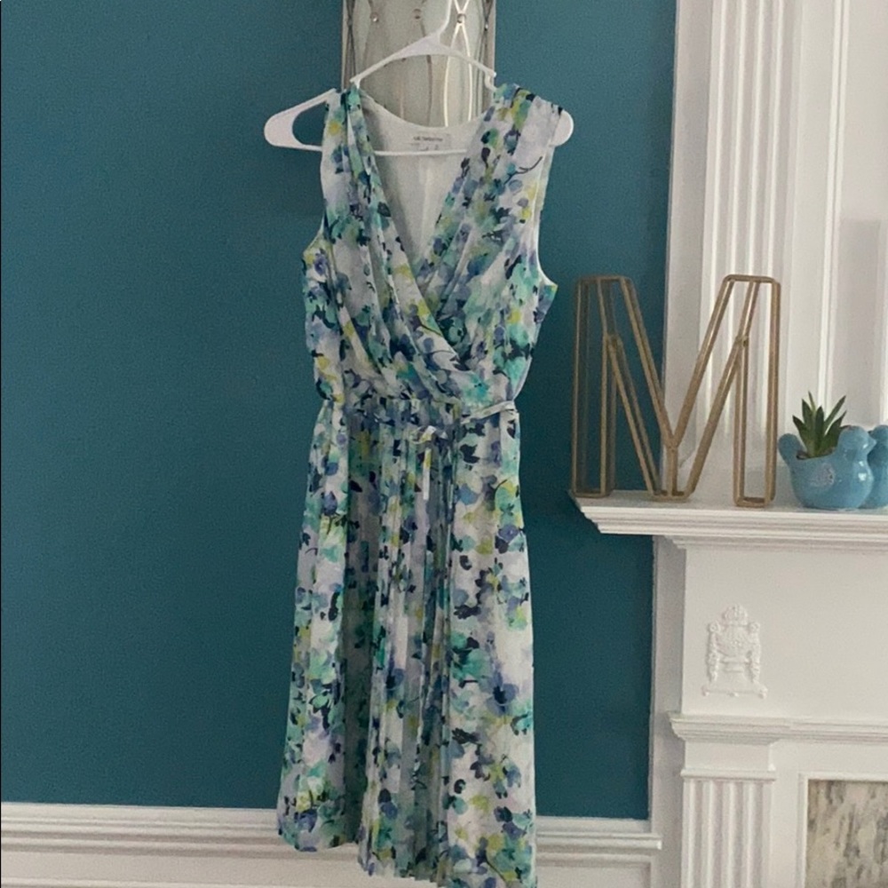 Summery sleeveless short dress